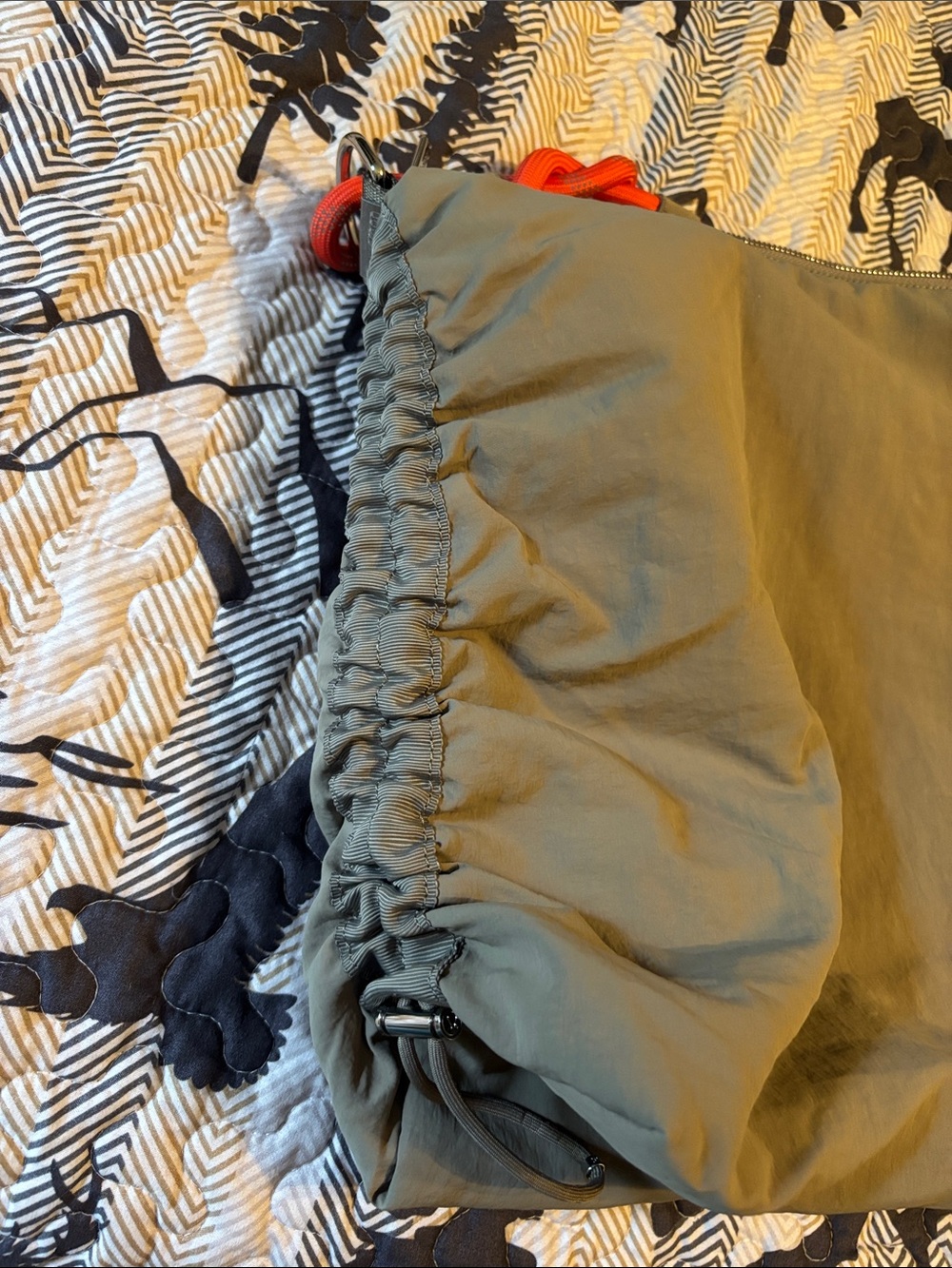 Lululemon Large Rutched Bag - Picture 2 of 5